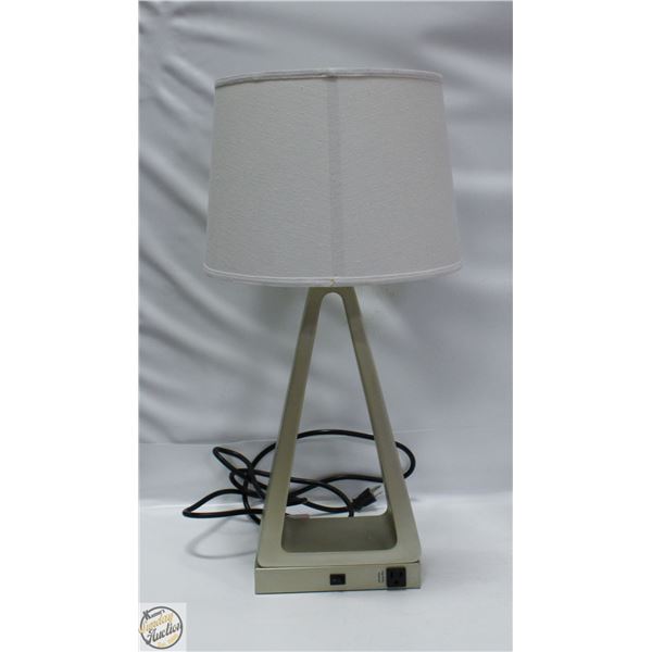 MODERN DESIGN TABLE LAMP WITH CHARGING OUTLET