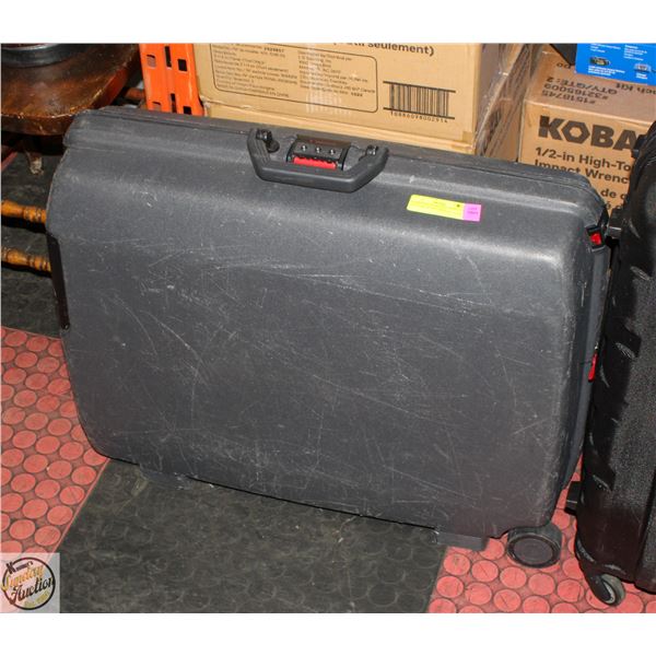 SAMSONITE HARD SIDED WHEELED SUITCASE WITH COMBO