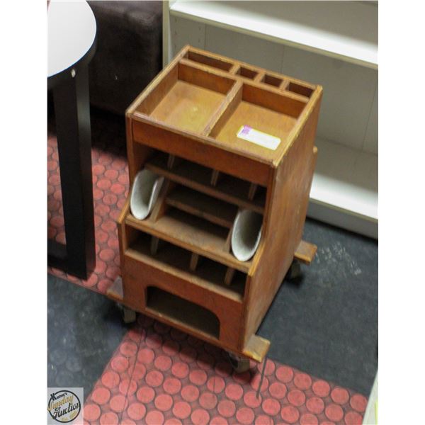 VINTAGE WOODEN WORK STATION ON CASTERS H-21"
