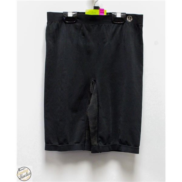 ESTATE LULULEMON LADIES BLACK FORM FITTED
