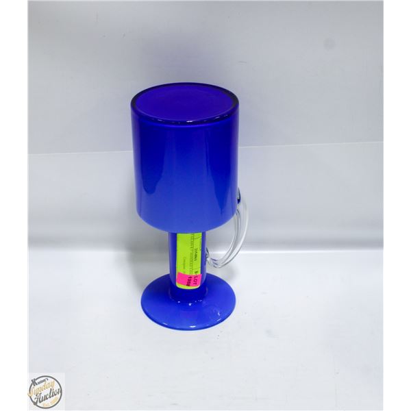 ART GLASS 8.5" HANDLED VASE