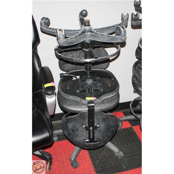 PAIR OF HARD PLASTIC HYDRAULIC LIFT OFFICE CHAIRS