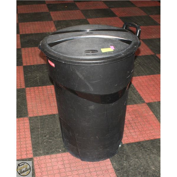 RUBBERMAID GARBAGE BIN WITH LID