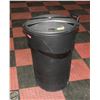 Image 1 : RUBBERMAID GARBAGE BIN WITH LID