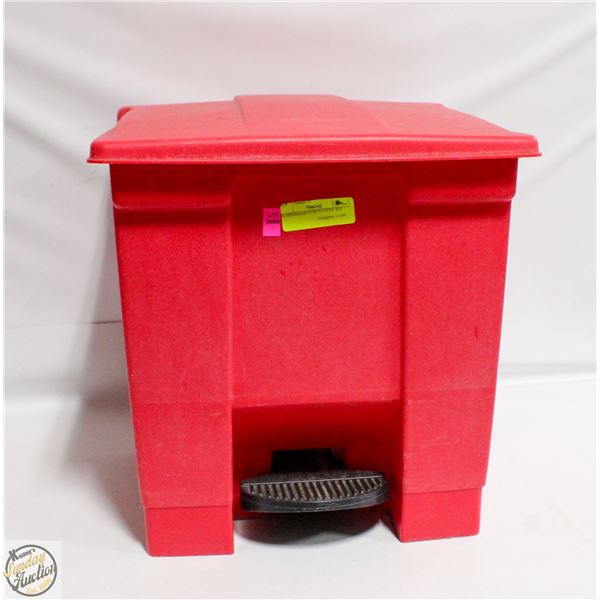 RUBBERMAID STEP TO OPEN BIN