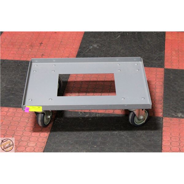 4 WHEEL DOLLY ON INDUSTRIAL CASTORS