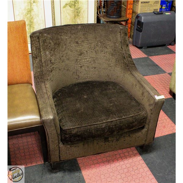 OVERSIZED FABRIC CHAIR USED CONDITION