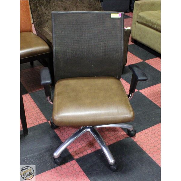 OFFICE CHAIR