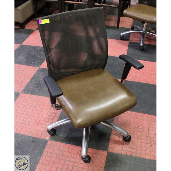OFFICE CHAIR