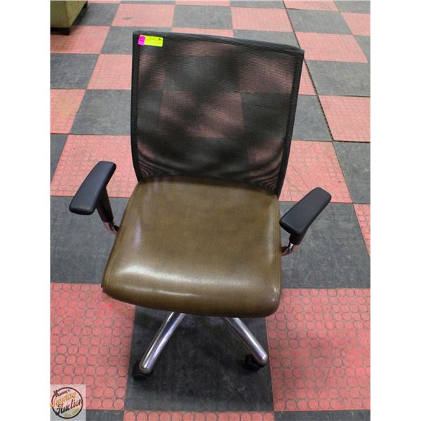 OFFICE CHAIR