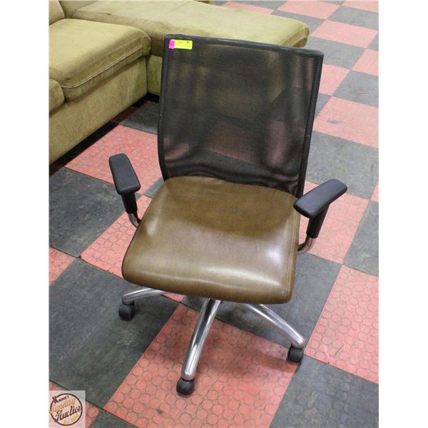 OFFICE CHAIR