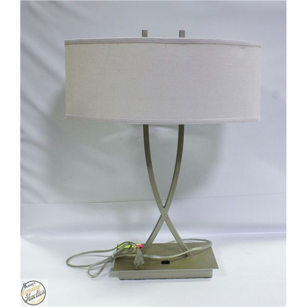 MODERN DESIGN TABLE LAMP WITH CHARGING OUTLET