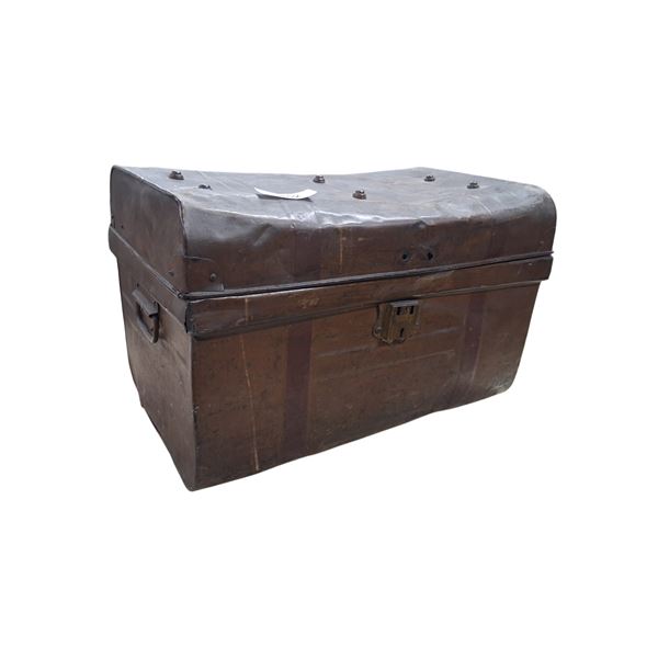 Vintage steel trunk 20.5"x13"x14"