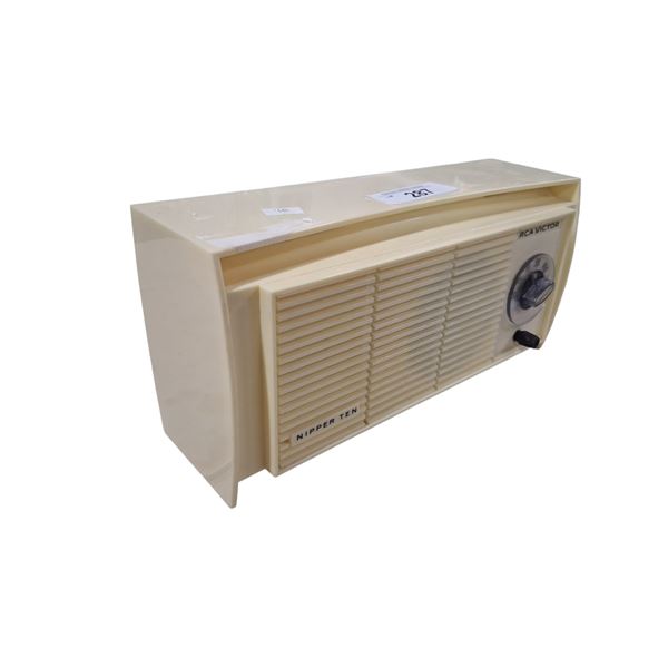 Vintage RCA Victor Nipper 10 tube radio from early 60s