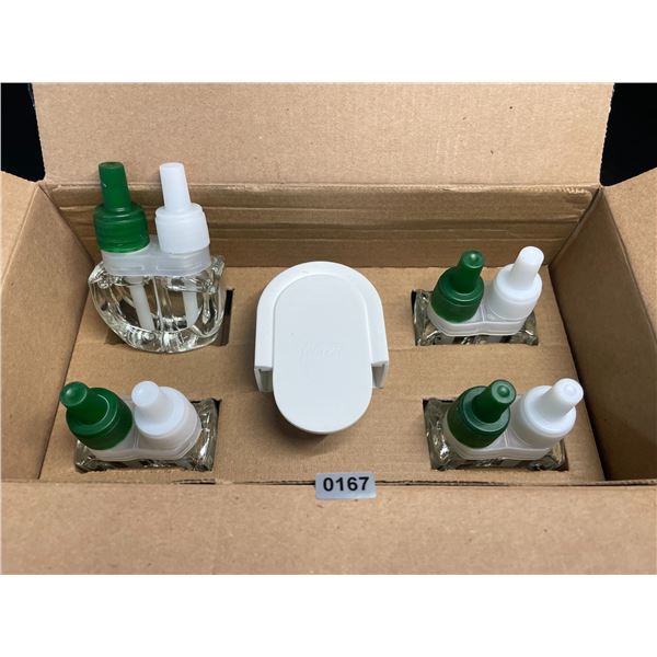 Febreze Plug In Scent Warmer with 4 Scent Refills - Brand New