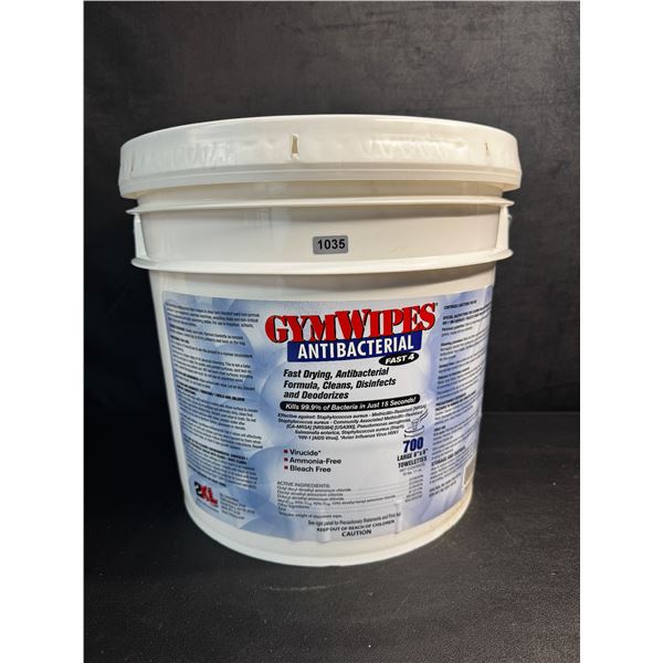 Bucket of 700 Gym Wipes/Antibacterial Gym Wipes; Fast-Drying (Large 8" x 6" Wipe Size - 700pcs) New