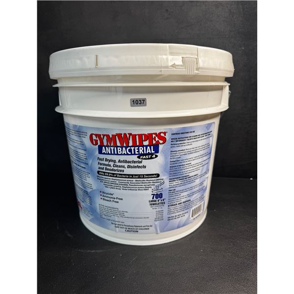 Bucket of 700 Gym Wipes/Antibacterial Gym Wipes; Fast-Drying (Large 8" x 6" Wipe Size - 700pcs) New