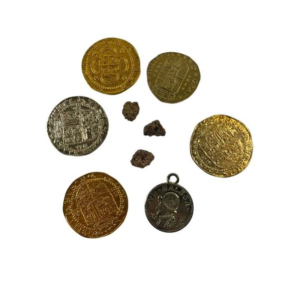 Pirates of the Caribbean: The Curse of the Black Pearl (2003) - Collection of Coins and Gold Nuggets