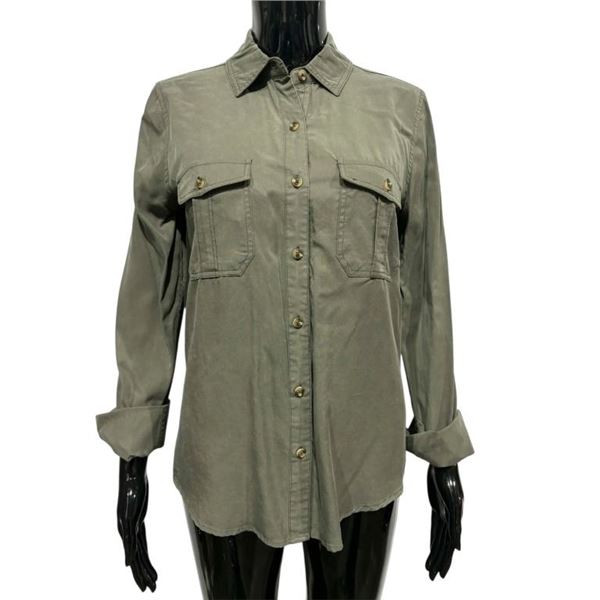 Greenland (2020) - Morena Baccarin (Allison Garrity) Hero Green Shirt