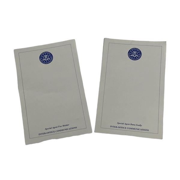 The X-Files (1993-) - Fox Mulder (David Duchovny) and Dana Scully (Gillian Anderson) Paperwork