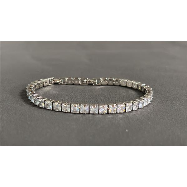 *NEW* PLATINUM PLATED 4 MM SIMULATED DIAMOND (CZ) PRINCESS CUT TENNIS BRACELET: 8" LONG