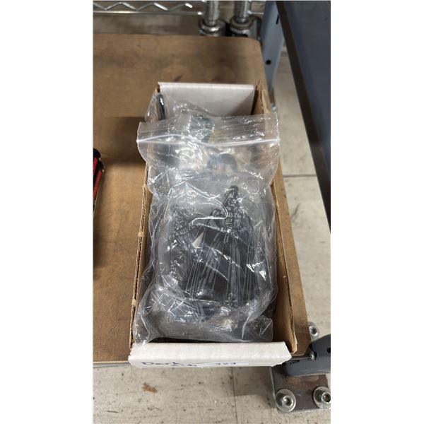 BOX OF ASSORTED STAR WARS KEYCHAINS