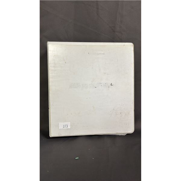 BINDER OF ASSORTED STAR TREK: VOYAGER COLLECTOR CARDS