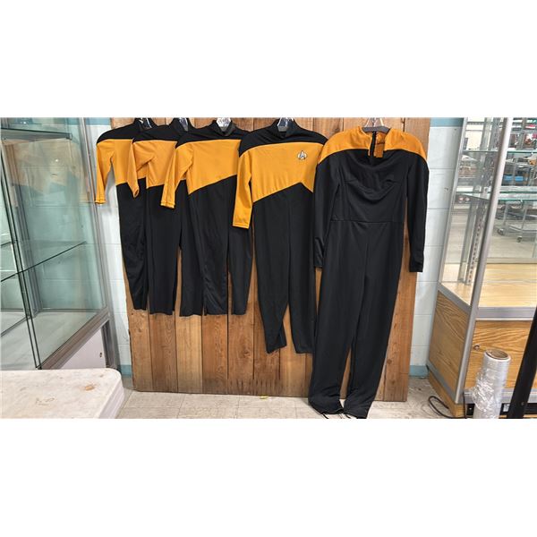 5 STAR TREK CHILD & ADULT UNIFORM COSTUMES WITH 9 PKGS OF INSIGNIAS & PIPS