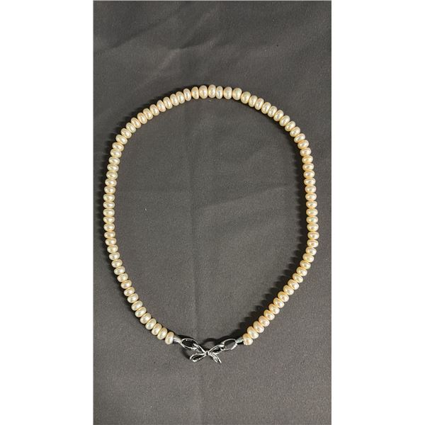 "NEW" FRESHWATER PEARL BUTTERFLY BOW NECKLACE