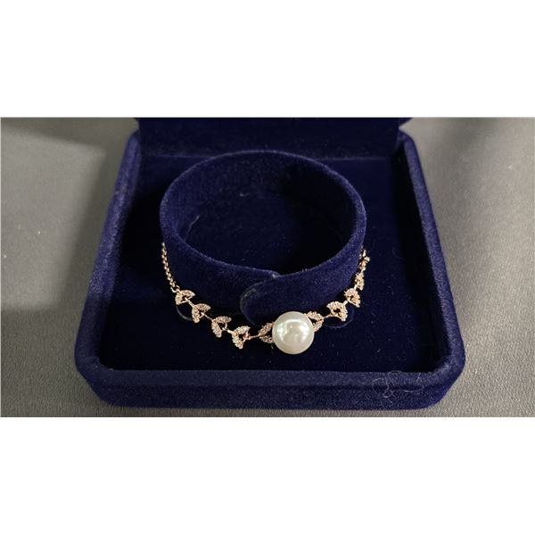 *NEW* CRYSTAL STUDDED LEAF CHAIN BRACELET WITH SINGLE PEARL