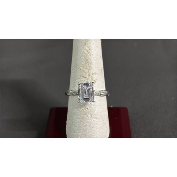 *NEW* STERLING SILVER 3 CT EMERALD CUT SIMULATED DIAMOND (CZ) TWIST RING: SIZE 8.5