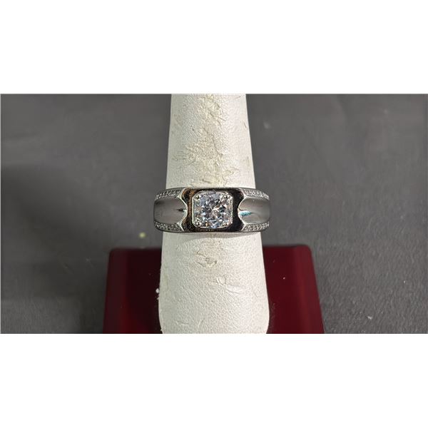 *NEW* PLATINUM PLATED 1CT SIMULATED DIAMOND (CZ) MAN'S RING: RESIZEABLE