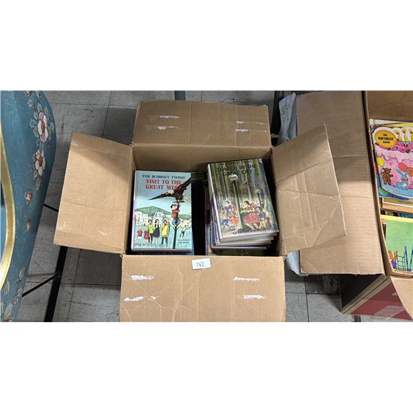 BOX OF ASSORTED VINTAGE CHILDREN'S BOOKS: THE BOBBSEY TWINS, JERRY MUSKRAT, JIMMY SKUNK & MORE