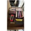 Image 3 : BOX OF ASSORTED CASSETTE TAPES