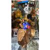 Image 4 : SHELF LOT OF ASSORTED ITEMS INCLUDING WOODEN MASKS, CARVINGS AND WALL ART