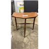 Image 3 : LOT OF ASSORTED TABLES