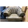 Image 1 : LEATHER LIKE BUTTON TUFTED TUB CHAIR