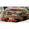 Image 2 : SHELF OF ASSORTED MAGAZINES AND BOOKS