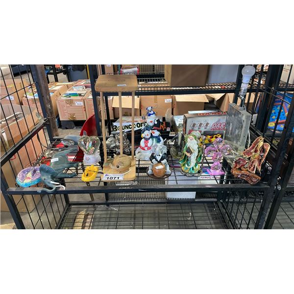 SHELF OF ASSORTED ITEMS INCLUDING DECORATIVE STATUES, FIGURES AND MORE