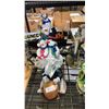 Image 3 : SHELF OF ASSORTED ITEMS INCLUDING DECORATIVE STATUES, FIGURES AND MORE