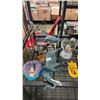 Image 5 : SHELF OF ASSORTED ITEMS INCLUDING DECORATIVE STATUES, FIGURES AND MORE