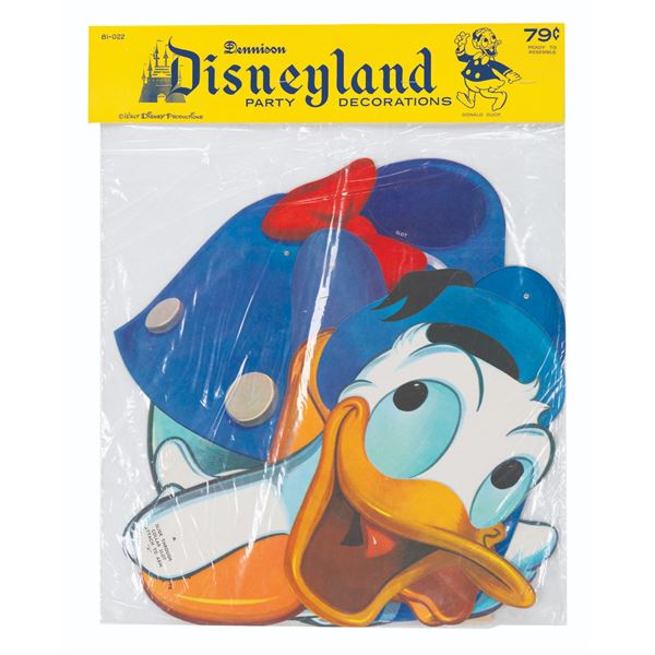 A Disneyland Donald Duck Party Decoration Set.