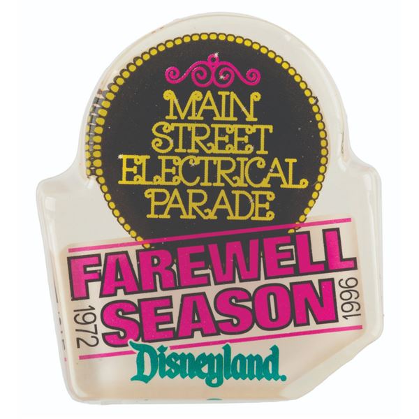 A Main Street Electrical Parade Farewell Season Nite Lite.