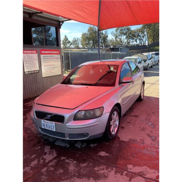 2004 VOLVO S40