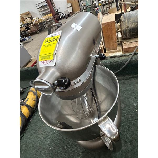 Kitchen Aid  5 Qt. Mixer w/Bowl/Whip