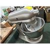 Image 2 : Kitchen Aid  5 Qt. Mixer w/Bowl/Whip