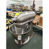 Image 3 : Kitchen Aid  5 Qt. Mixer w/Bowl/Whip