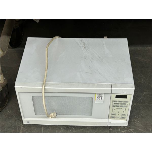 GE White M/W Oven