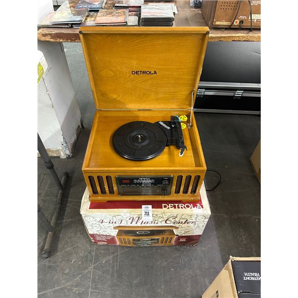 Detrola Vintage Style Strereo w/Turntable