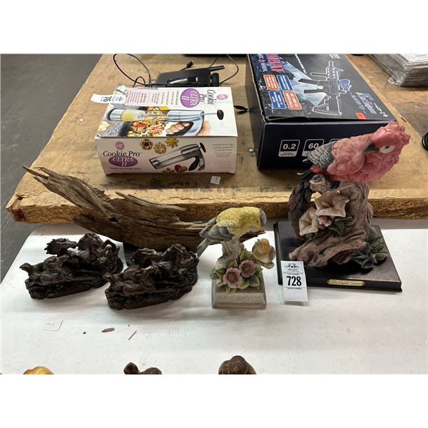 Dave Copolle Parrot Figurine, Horse Figurines, Driftwood